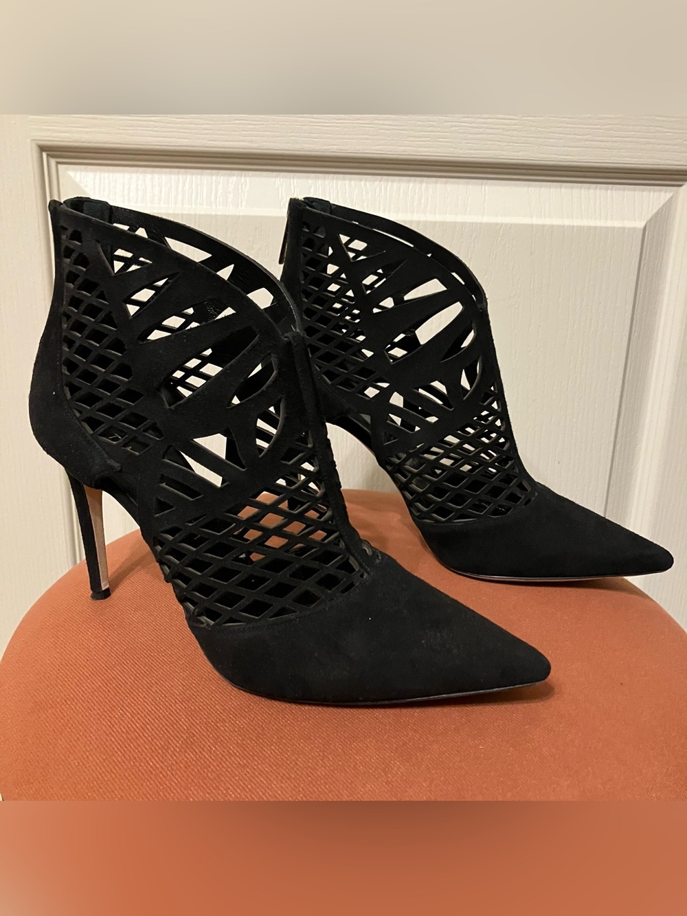 TAMARA MELLON Heels FEMME 90 Black Suede LASER CUT Booties - Sz 8.5 (EU 38.5)
